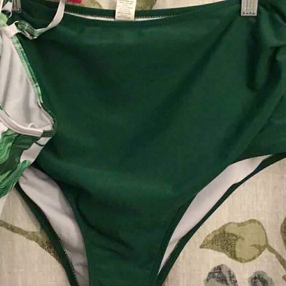 ❤️2 piece swimsuit. - Picture 3 of 6